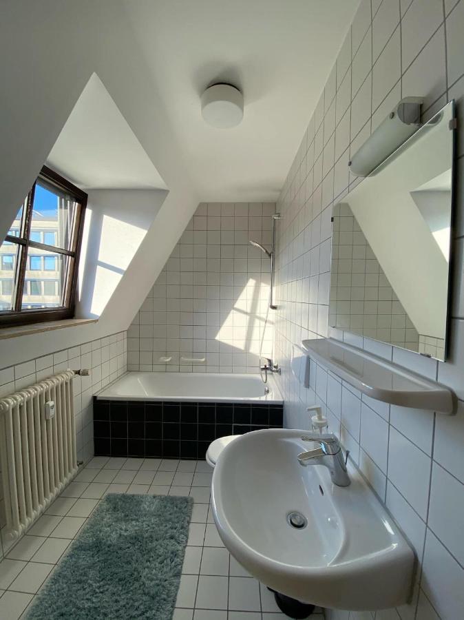 Loft + Balkon In Historischem Altbau Am Marktplatz เคมนิตซ์ ภายนอก รูปภาพ
